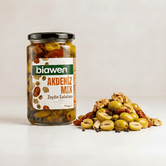 Mediterrane gemengde olijvensalade